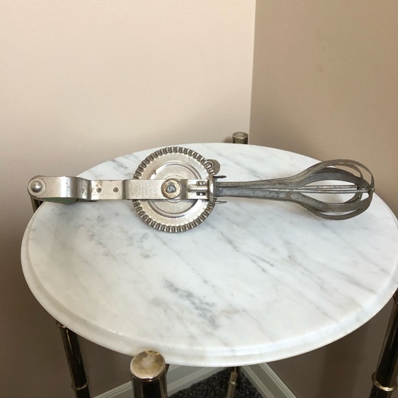 Vintage A&J USA Egg Beater Wooden Handles, Chipped Paint, Farmhouse Kitchen - Picture 2 of 6